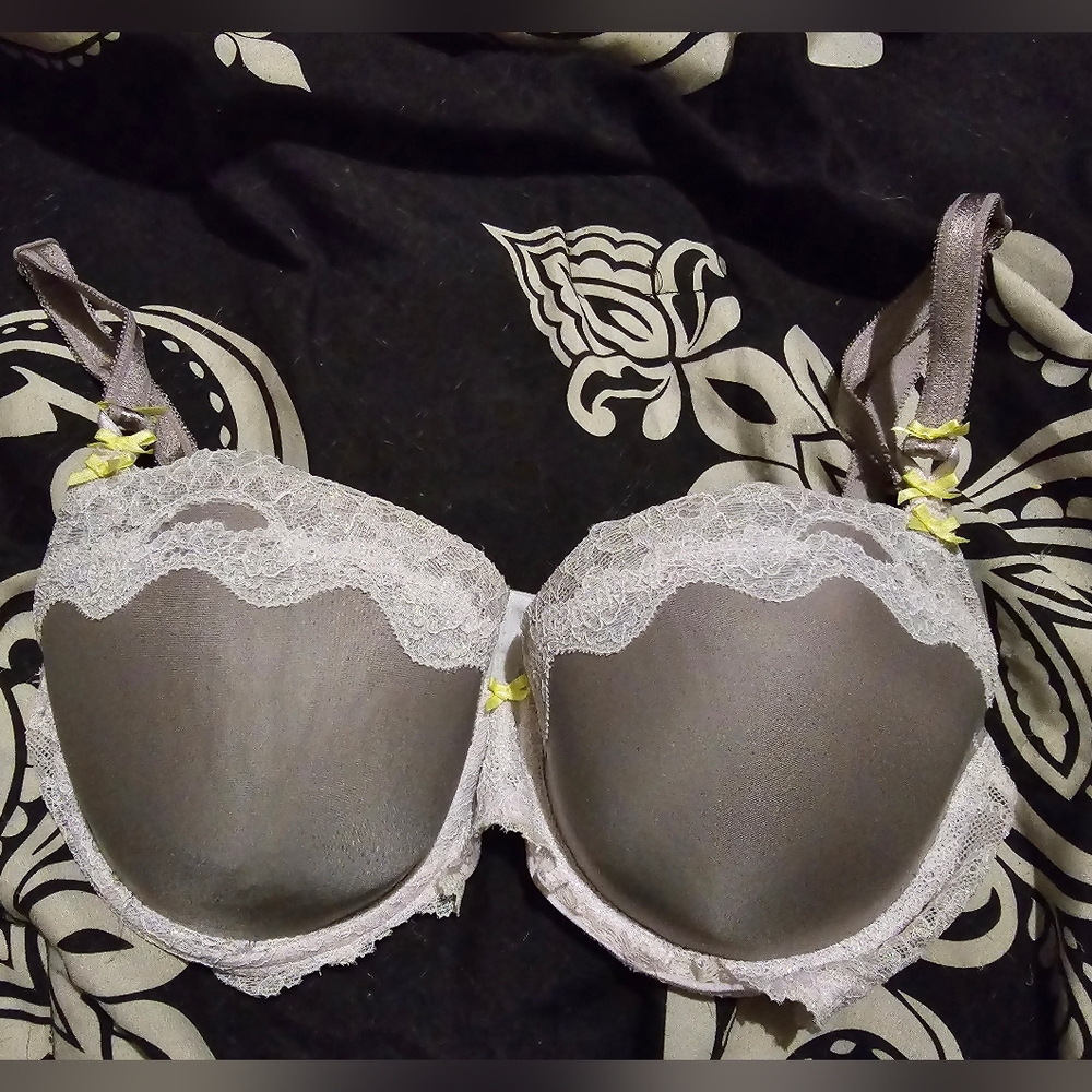 Victoria Secret Demi Lightly Lined 32DD